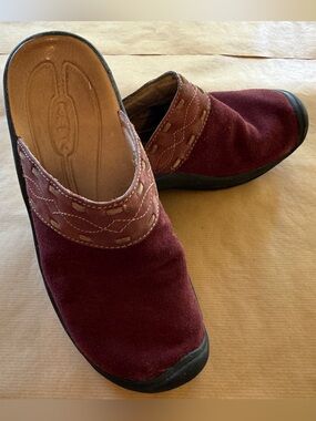 KEEN Slip-On Clog in Burgundy Suede